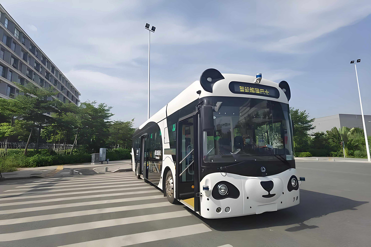 无人车开进公交站，深圳两大公交企业同日签约 “公交+物流” 逐渐成规模